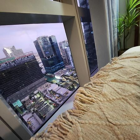 Luxestaysmnl Coastal Chic Netflx 380Mbps Pool Bgc Манила Экстерьер фото
