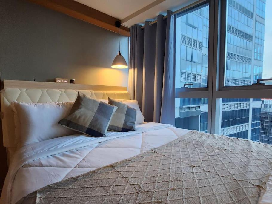 Luxestaysmnl Coastal Chic Netflx 380Mbps Pool Bgc Манила Экстерьер фото