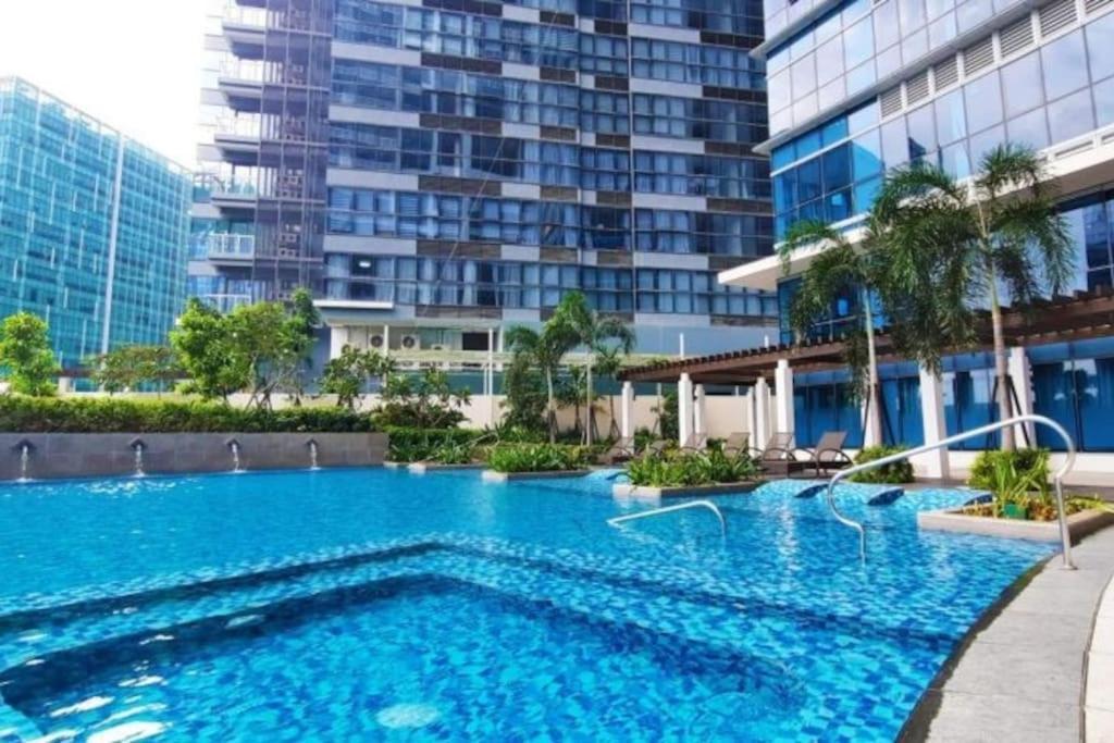 Luxestaysmnl Coastal Chic Netflx 380Mbps Pool Bgc Манила Экстерьер фото