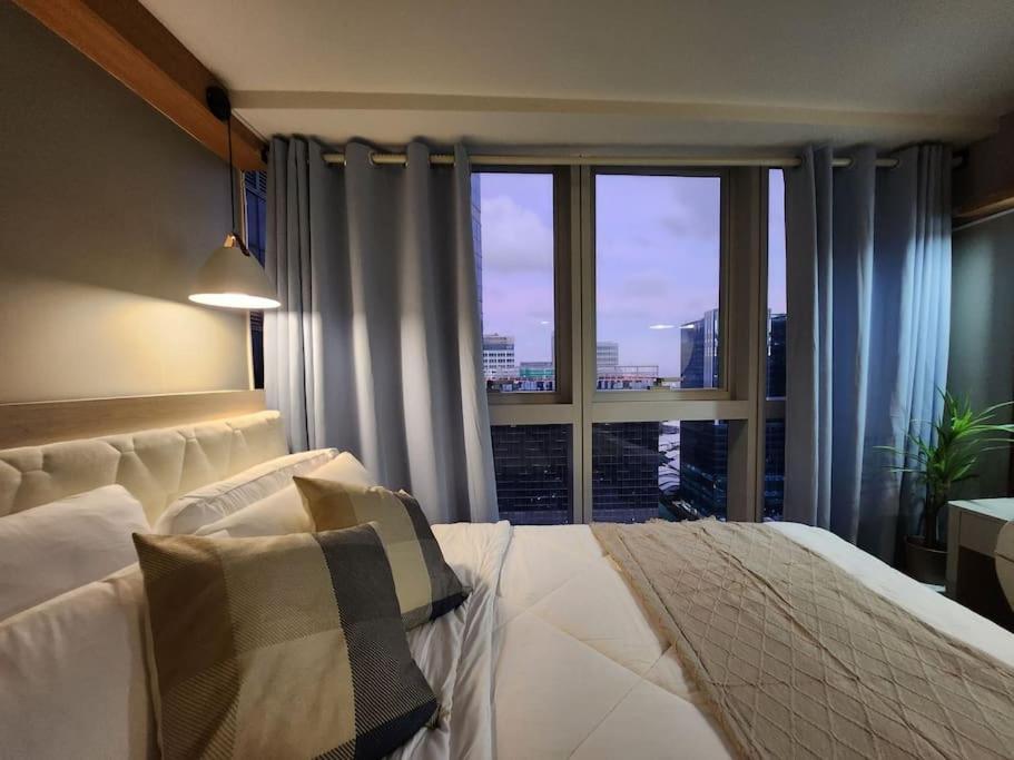 Luxestaysmnl Coastal Chic Netflx 380Mbps Pool Bgc Манила Экстерьер фото