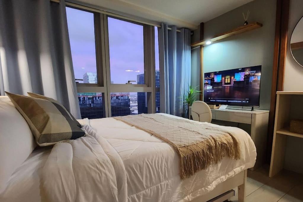Luxestaysmnl Coastal Chic Netflx 380Mbps Pool Bgc Манила Экстерьер фото