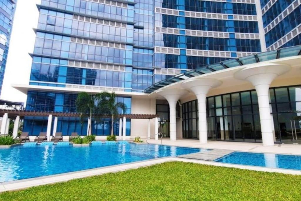 Luxestaysmnl Coastal Chic Netflx 380Mbps Pool Bgc Манила Экстерьер фото