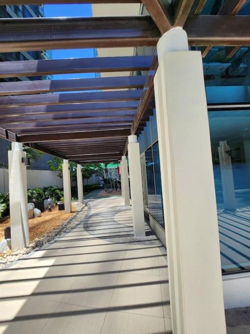 Luxestaysmnl Coastal Chic Netflx 380Mbps Pool Bgc Манила Экстерьер фото