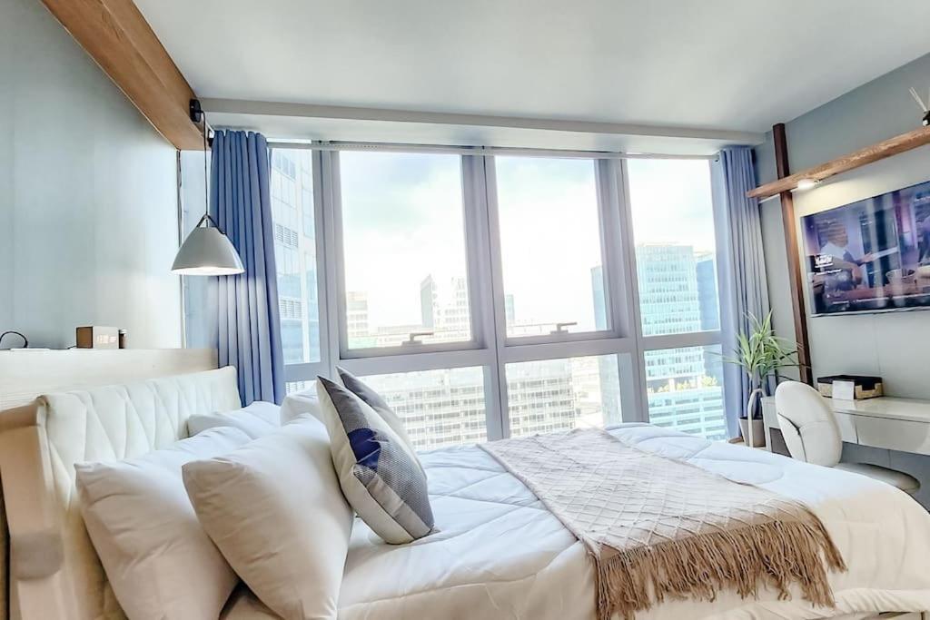 Luxestaysmnl Coastal Chic Netflx 380Mbps Pool Bgc Манила Экстерьер фото
