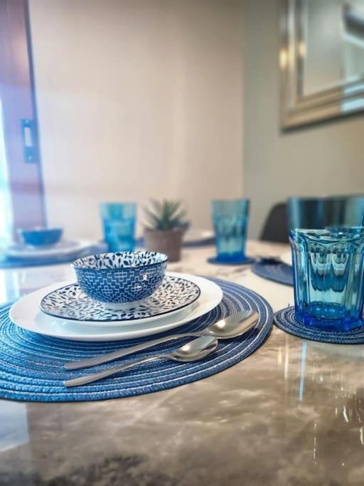 Luxestaysmnl Coastal Chic Netflx 380Mbps Pool Bgc Манила Экстерьер фото