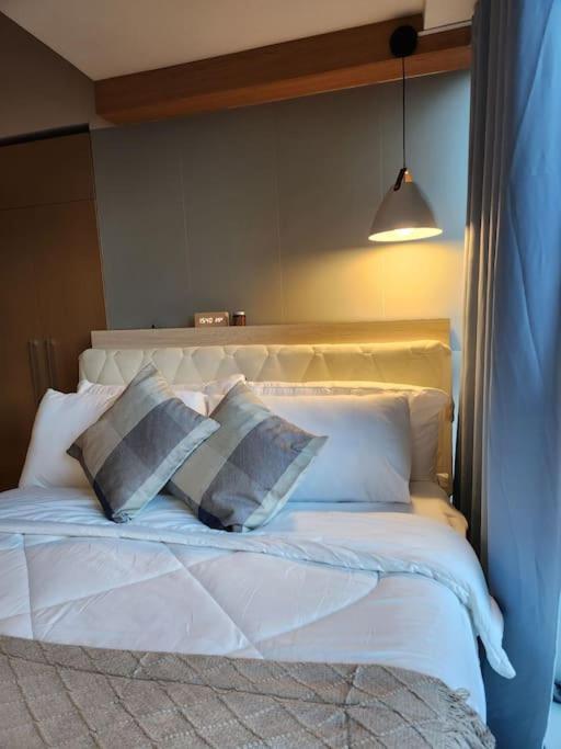 Luxestaysmnl Coastal Chic Netflx 380Mbps Pool Bgc Манила Экстерьер фото