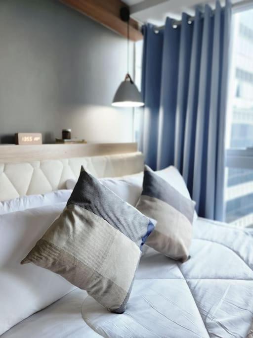 Luxestaysmnl Coastal Chic Netflx 380Mbps Pool Bgc Манила Экстерьер фото
