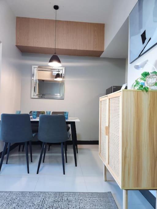 Luxestaysmnl Coastal Chic Netflx 380Mbps Pool Bgc Манила Экстерьер фото