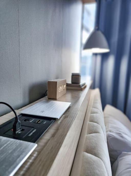 Luxestaysmnl Coastal Chic Netflx 380Mbps Pool Bgc Манила Экстерьер фото